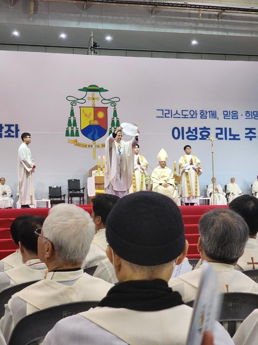 20250212 제6대 교구장 착좌식3.jpg