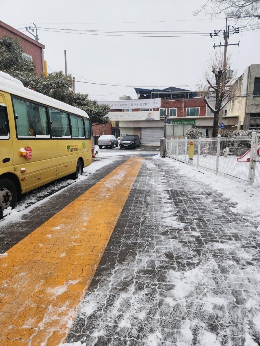 20250212 눈오는 본당의 아침2.jpg